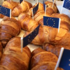 EU i verden: Du tror, det er løgn (og måske er det)! Debat i anledning af European Year For Development. Stine Bosse, Jeppe Kofod og Thomas Ravn-Pedersen debatterer EUs rolle i udviklingslande.