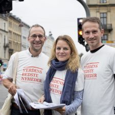 For syvende gang delte Johanne Schmidt Nielsen og Kristian Jensen Verdens Bedste Nyheder ud sammen. Foto: Louise Dyring Mbae